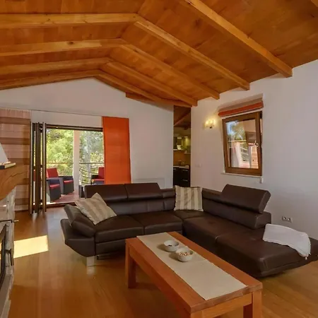 Ferienvilla Centovi Dvori Mitten Im Pinienwald Prázdninový dům